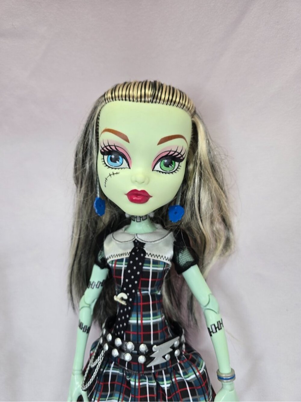 Monster High Frightfully Tall Ghouls 17’’ Frankie Stein Doll with stand - Picture 5 of 16